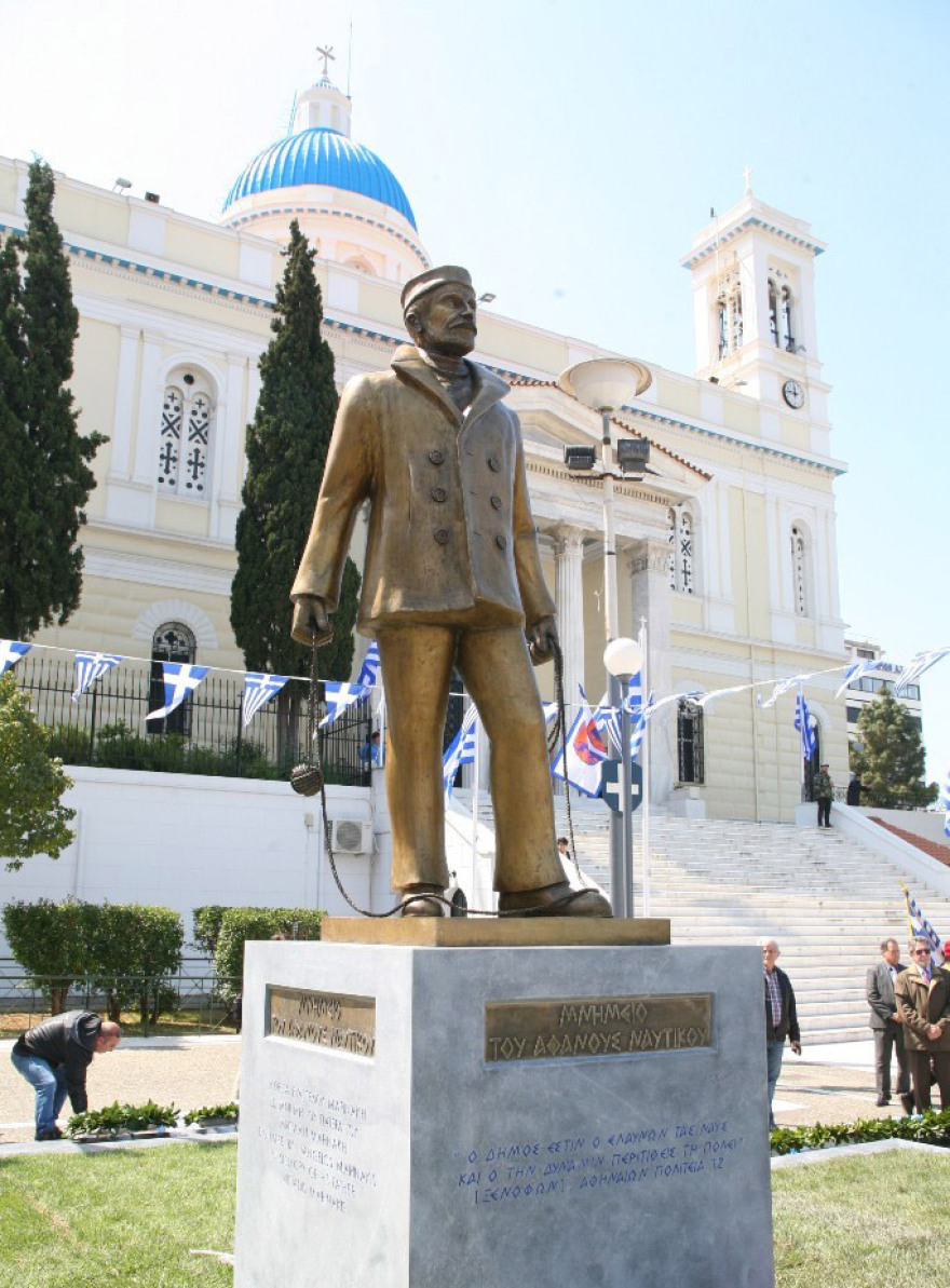 Πειραιάς: Τελετή αποκαλυπτηρίων του Μνημείου του Αφανούς Ναυτικού