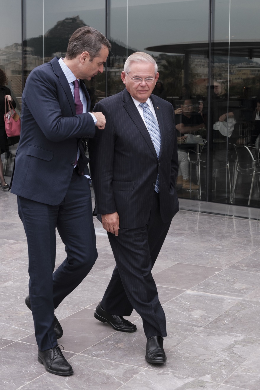 Μητσοτάκης σε Μενέντεζ: Είμαστε απέναντι στο αυταρχικό καθεστώς Μαδούρο