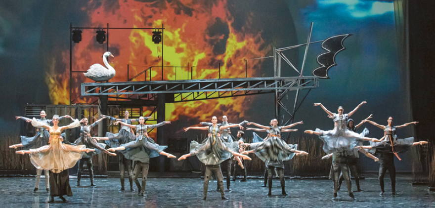 Ο ροκ σταρ Κωνσταντίνος Ρήγος χορογράφος και στη  λυρική και  στην Πάολα  