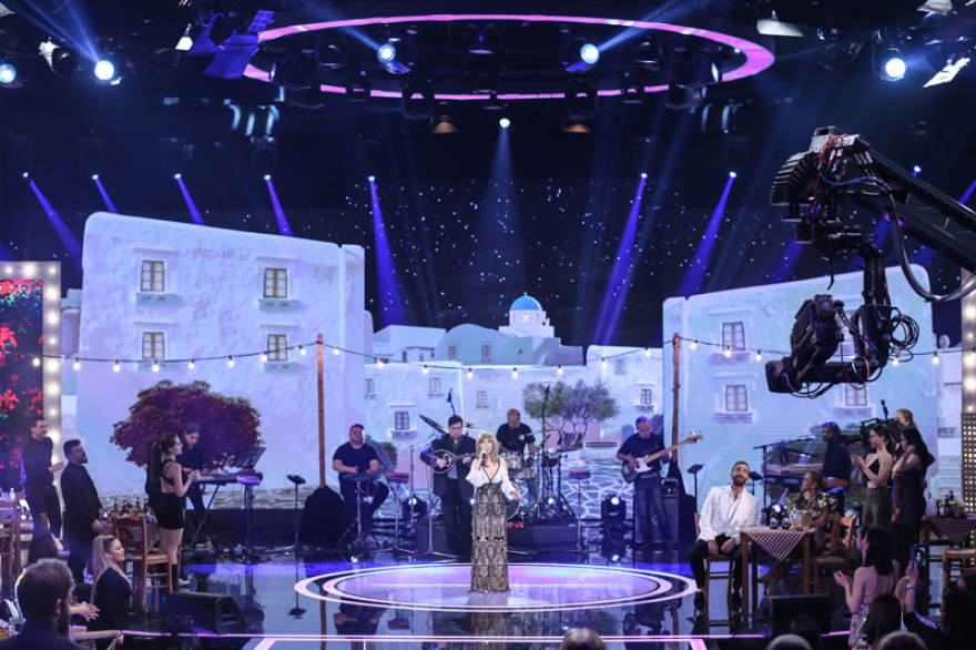 Ο γιος του Αντύπα, Πρόδρομος, τραγουδά ντουέτο με τον πατέρα του στην πιο μεγάλη Πασχαλινή γιορτή!