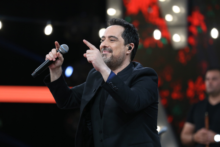 Ο γιος του Αντύπα, Πρόδρομος, τραγουδά ντουέτο με τον πατέρα του στην πιο μεγάλη Πασχαλινή γιορτή!