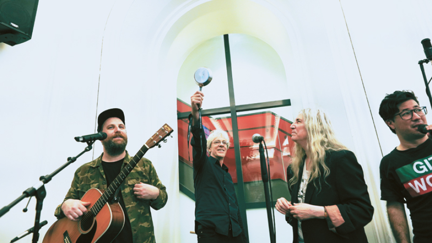 Οταν ο Σωκράτης συνάντησε την Πάτι Σμιθ στο Μανχάταν 