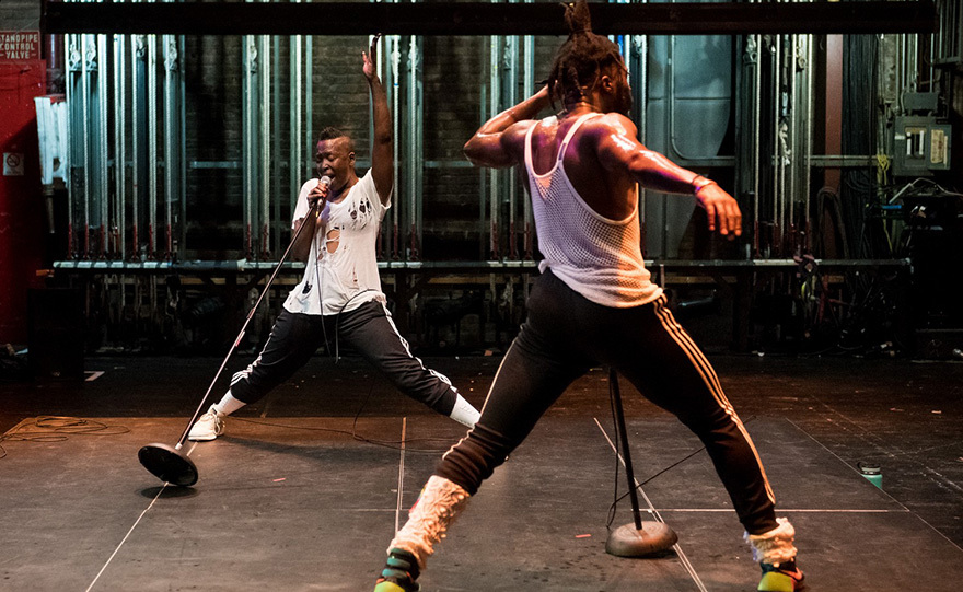 Δύο (αντισυμβατικές) γυναίκες στην Πειραιώς 260