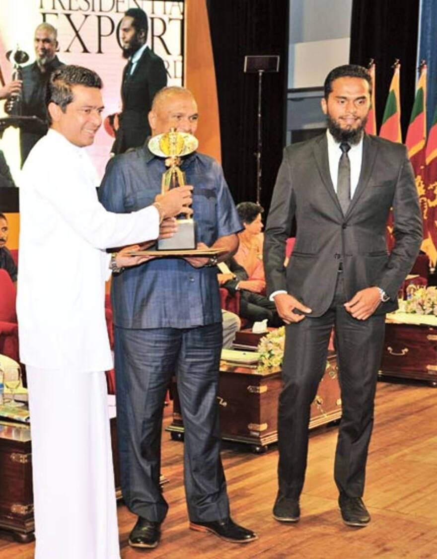 Σρι Λάνκα: Νέο βίντεο σοκ - Ο τρομοκράτης στο εστιατόριο του ξενοδοχείου, λίγες στιγμές πριν σκορπίσει τον θάνατο!