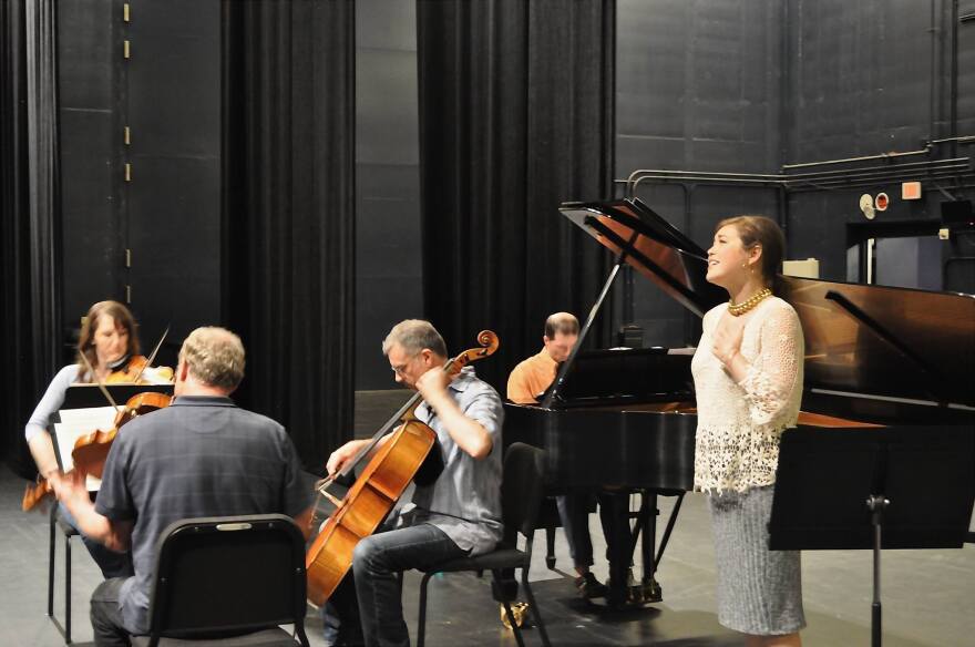 Πέθανε στα 35 της η σοπράνο που συνέχιζε να τραγουδά μετά από δύο μεταμοσχεύσεις πνευμόνων