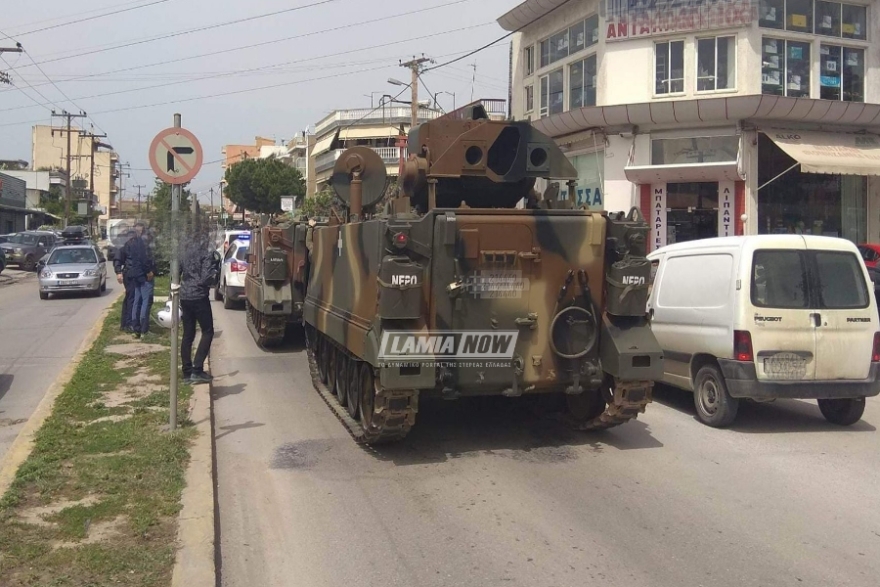 Χαλκίδα: Άρμα μάχης «έμεινε» στο κέντρο της πόλης