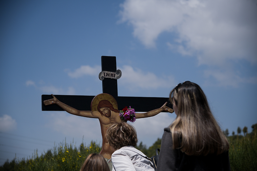 Με κατάνυξη η Αποκαθήλωση στην Ιερά Μονή Πεντέλης