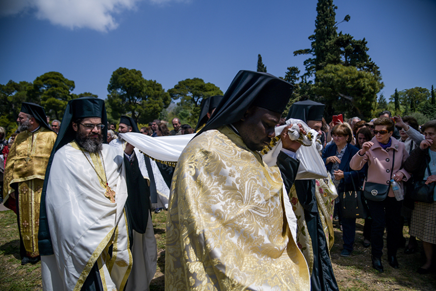 Με κατάνυξη η Αποκαθήλωση στην Ιερά Μονή Πεντέλης