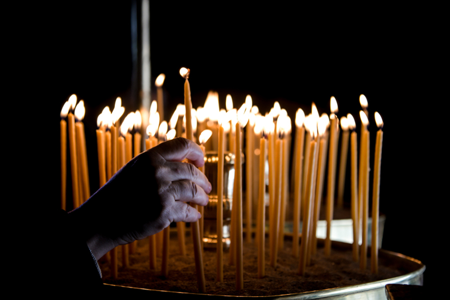 Με κατάνυξη η Αποκαθήλωση στην Ιερά Μονή Πεντέλης