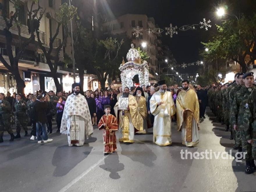 Με κατάνυξη η ακολουθία και η περιφορά του Επιταφίου σε όλη τη χώρα - Δείτε φωτογραφίες