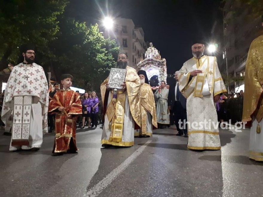Με κατάνυξη η ακολουθία και η περιφορά του Επιταφίου σε όλη τη χώρα - Δείτε φωτογραφίες