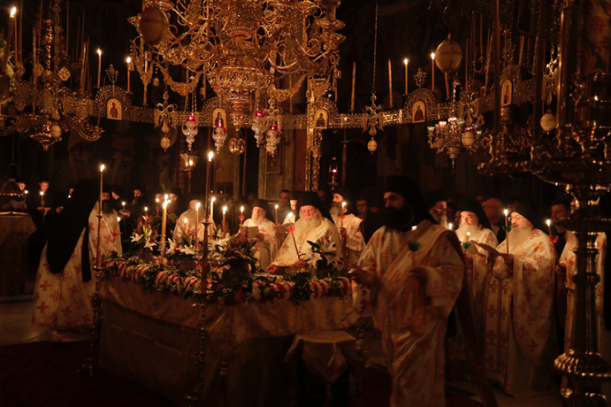 Άγιο Όρος: Κατάνυξη και δέος στην Ακολουθία του Επιταφίου της Μονής Ξενοφώντος