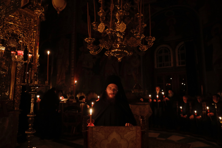 Άγιο Όρος: Κατάνυξη και δέος στην Ακολουθία του Επιταφίου της Μονής Ξενοφώντος