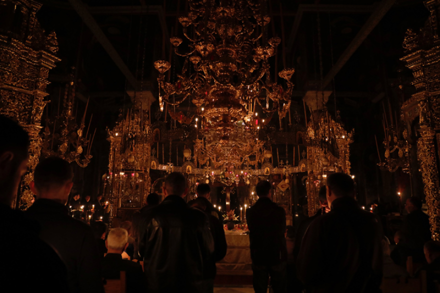 Άγιο Όρος: Κατάνυξη και δέος στην Ακολουθία του Επιταφίου της Μονής Ξενοφώντος