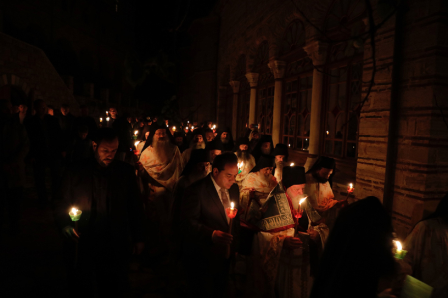 Άγιο Όρος: Κατάνυξη και δέος στην Ακολουθία του Επιταφίου της Μονής Ξενοφώντος