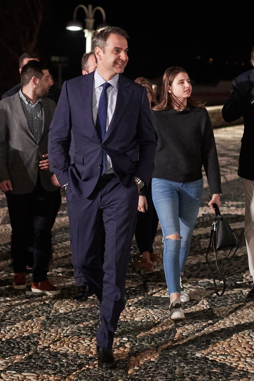 Στον Επιτάφιο της Τήνου ο Κυριάκος Μητσοτάκης - Δείτε φωτογραφίες και βίντεο