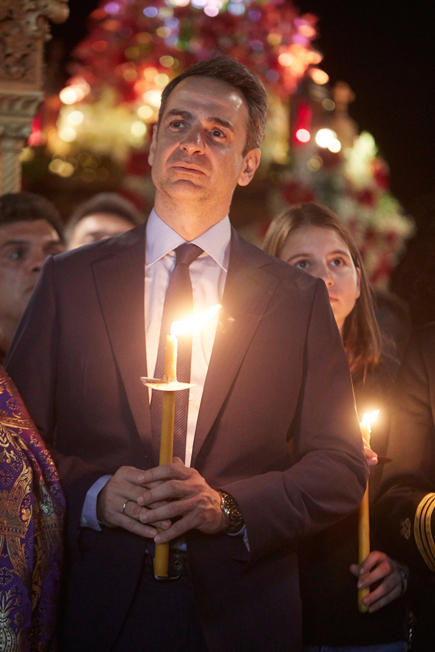 Στον Επιτάφιο της Τήνου ο Κυριάκος Μητσοτάκης - Δείτε φωτογραφίες και βίντεο