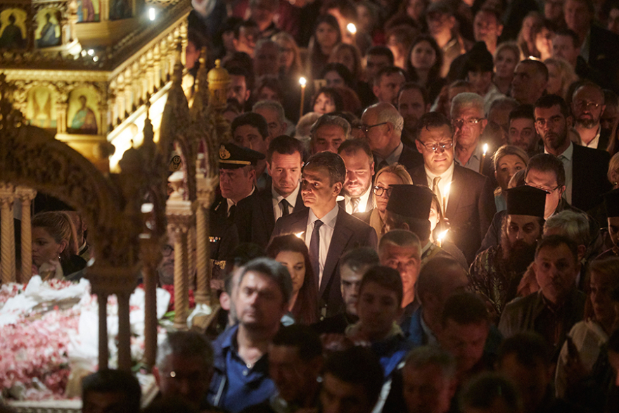 Στον Επιτάφιο της Τήνου ο Κυριάκος Μητσοτάκης - Δείτε φωτογραφίες και βίντεο