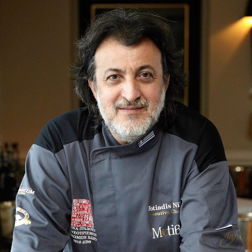 Έτσι ψήνεται σωστά το αρνί το Πάσχα: Σεφ με αστέρι Michelin αποκαλύπτει τα μυστικά