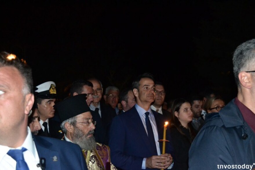 Στον Επιτάφιο της Τήνου ο Κυριάκος Μητσοτάκης - Δείτε φωτογραφίες και βίντεο