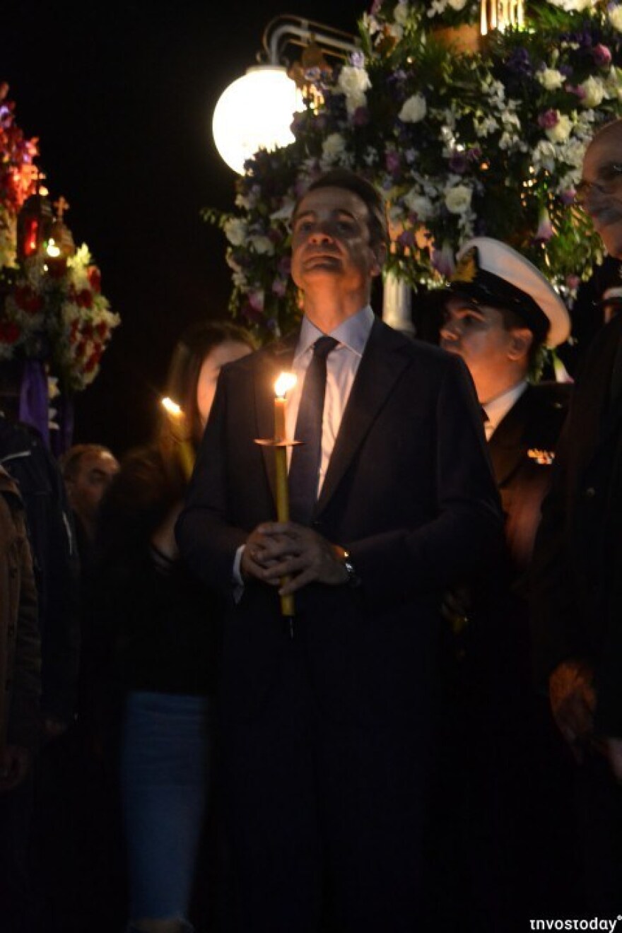 Στον Επιτάφιο της Τήνου ο Κυριάκος Μητσοτάκης - Δείτε φωτογραφίες και βίντεο