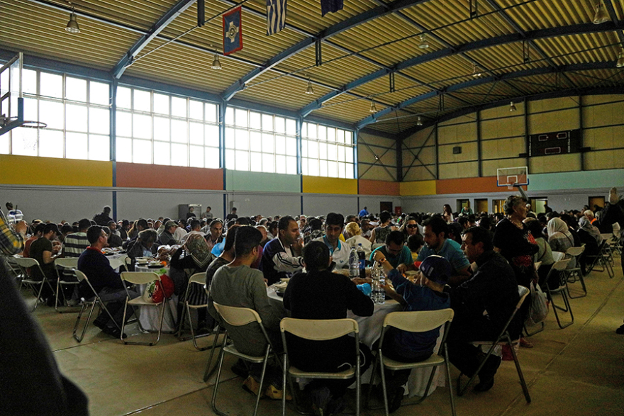 Γέμισε το Ρουφ για το πασχαλινό γεύμα αγάπης του Δήμου Αθηναίων