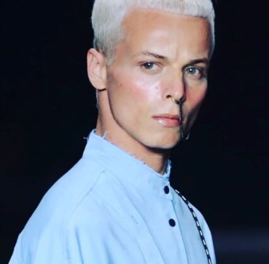 Βίντεο: Η στιγμή που 26χρονο μοντέλο καταρρέει πάνω στην πασαρέλα - Ξεψύχησε λίγα λεπτά αργότερα