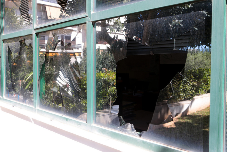 Καταδρομική επίθεση του Ρουβίκωνα στο δημαρχείο Ηλιούπολης