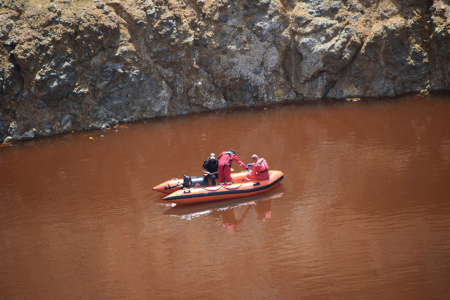 Serial killer στην Κύπρο: Επιχείρηση για να ανασύρουν τη δεύτερη βαλίτσα από την Κόκκινη Λίμνη