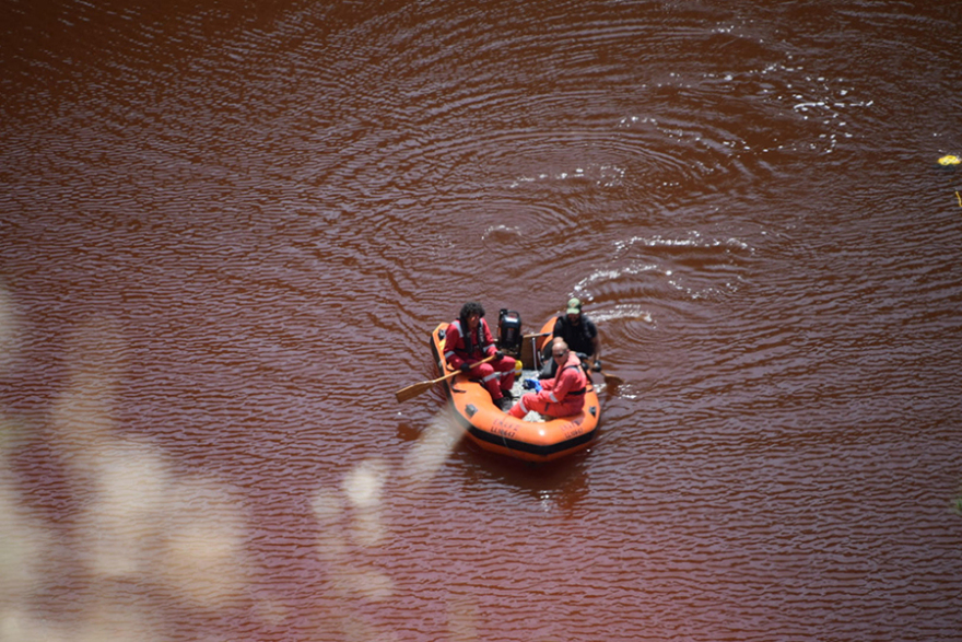 Serial killer στην Κύπρο: Επιχείρηση για να ανασύρουν τη δεύτερη βαλίτσα από την Κόκκινη Λίμνη
