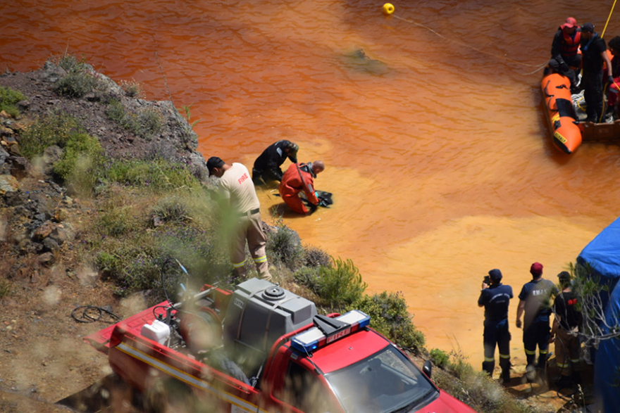 Serial killer στην Κύπρο: Επιχείρηση για να ανασύρουν τη δεύτερη βαλίτσα από την Κόκκινη Λίμνη