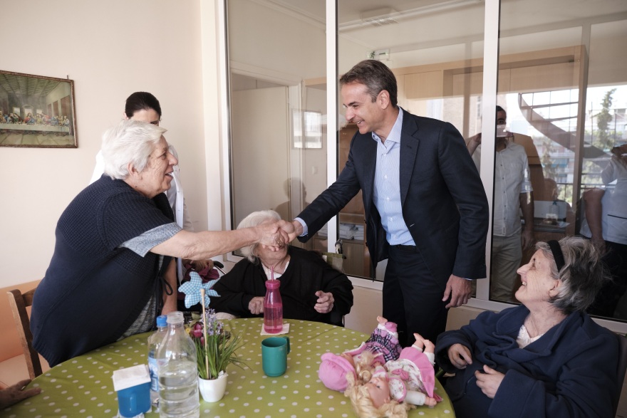 Ο Μητσοτάκης δεσμεύτηκε για ενίσχυση του πραγματικού εισοδήματος των ηλικιωμένων