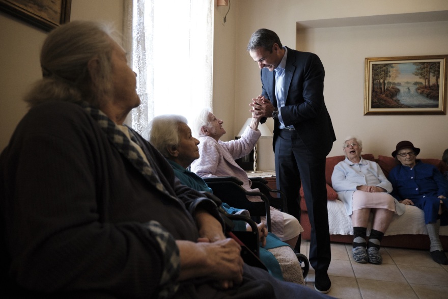 Ο Μητσοτάκης δεσμεύτηκε για ενίσχυση του πραγματικού εισοδήματος των ηλικιωμένων