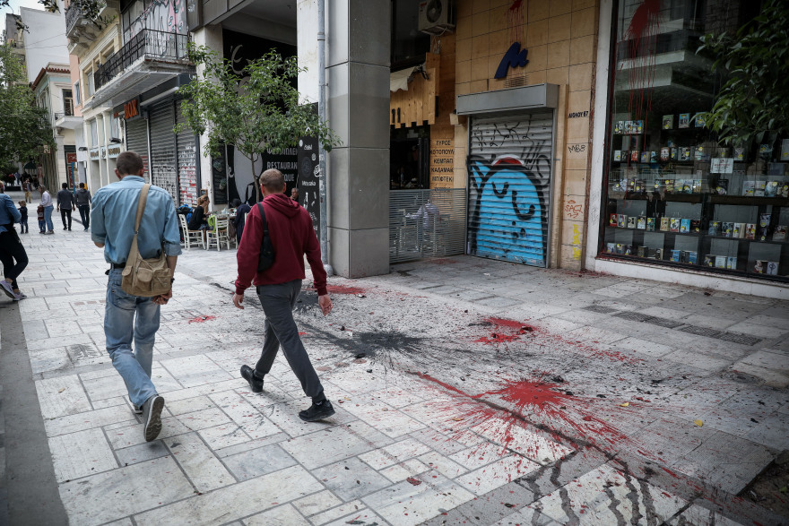 Πρωτομαγιάτικη επίθεση του «Ρουβίκωνα» σε γραφεία εταιρείας