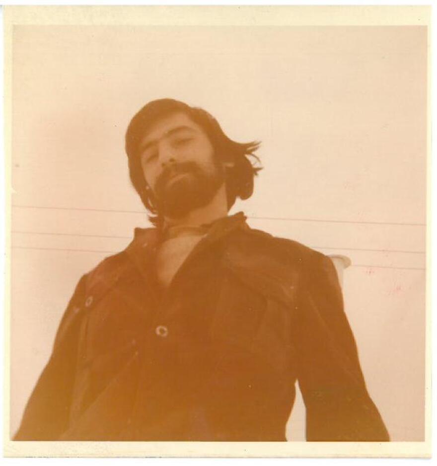 «Ελάτε μαζί μας μια βόλτα»: Το ανέκδοτο αρχείο του Νικόλα Άσιμου σε μία έκθεση 