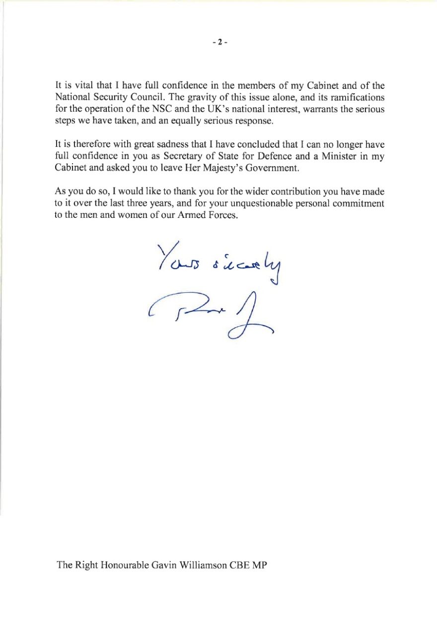 Μέι για αποπομπή υπουργού Άμυνας: «Έχω ακλόνητες αποδείξεις για τη διαρροή»