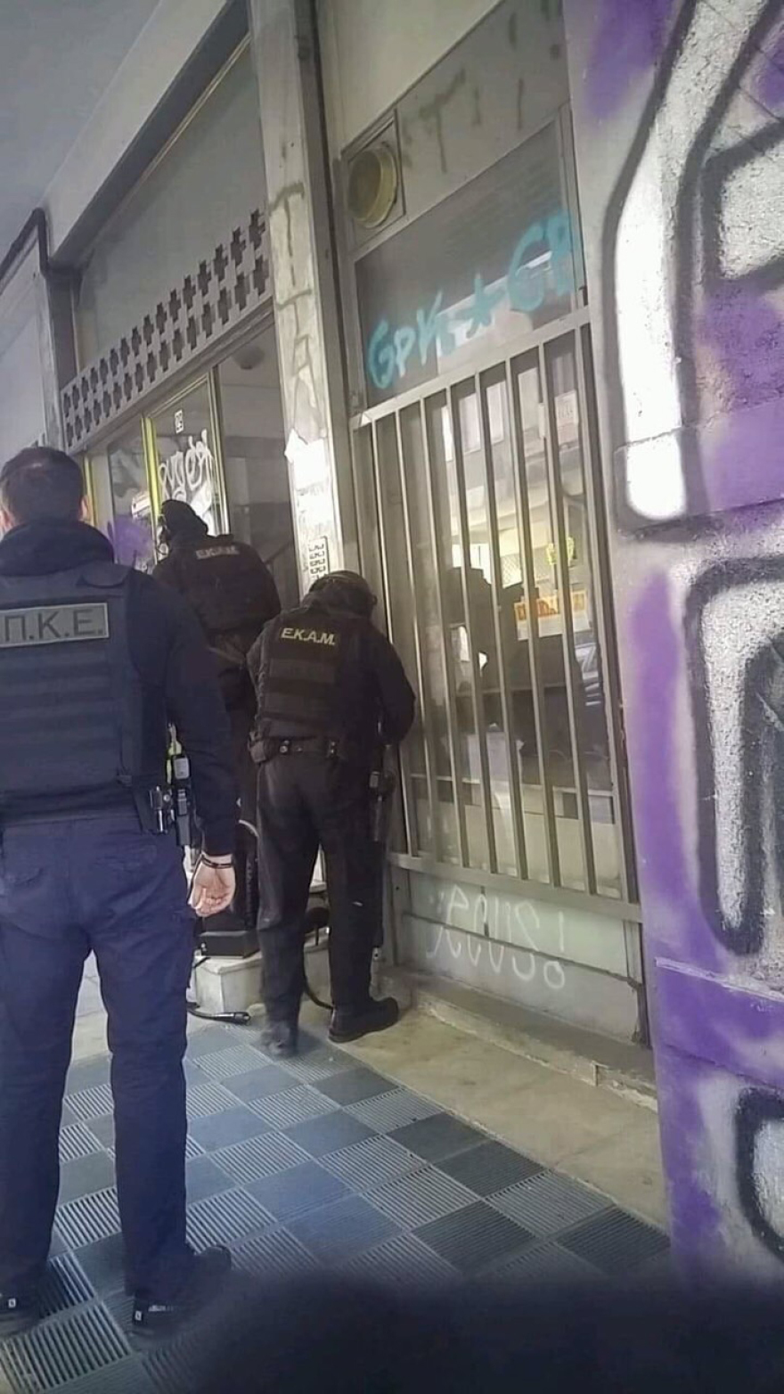 Εξάρχεια: Χειροπέδες σε Αλβανούς που γέμιζαν ναρκωτικά στην Αθήνα - Κατασχέθηκαν 155 κιλά χασίς