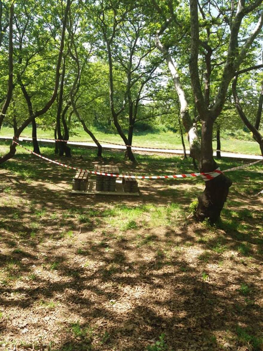 Αλεξανδρούπολη: Τραγελαφικές εικόνες από τα... «ρεζερβέ» της Πρωτομαγιάς σε πάρκα