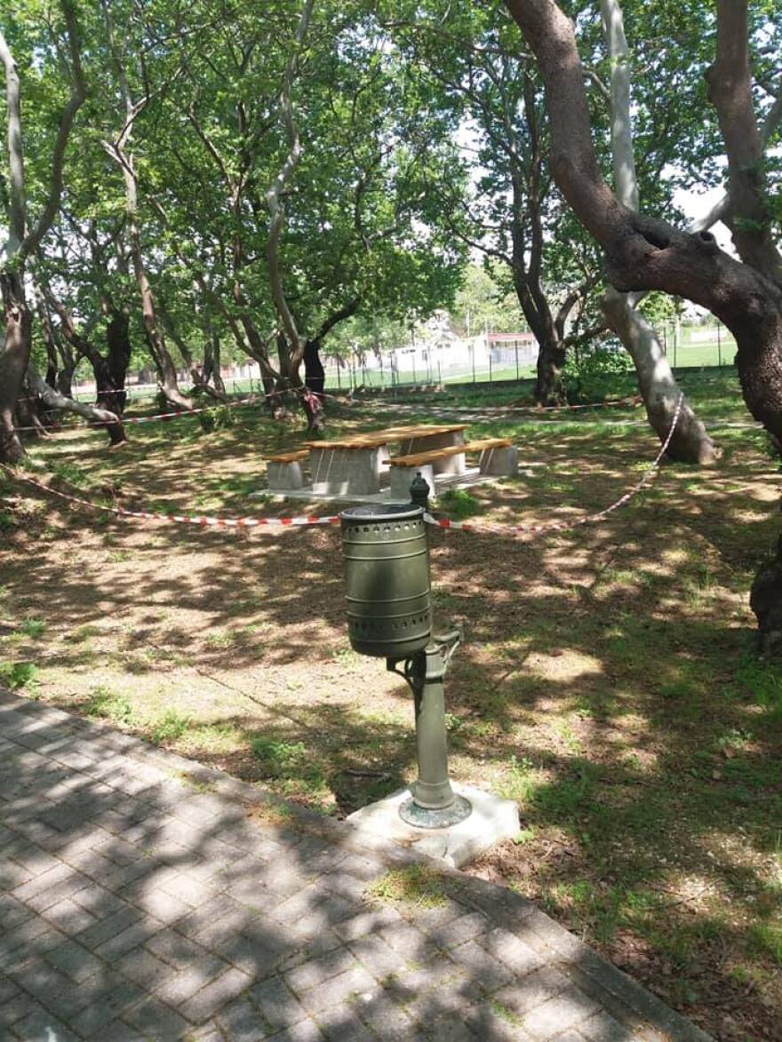 Αλεξανδρούπολη: Τραγελαφικές εικόνες από τα... «ρεζερβέ» της Πρωτομαγιάς σε πάρκα