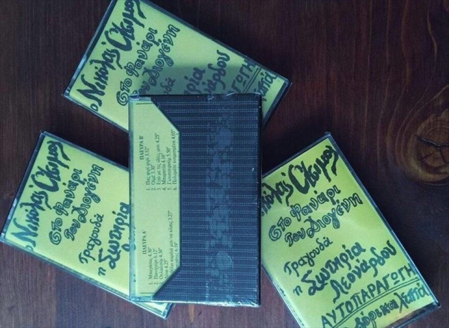 «Ελάτε μαζί μας μια βόλτα»: Το ανέκδοτο αρχείο του Νικόλα Άσιμου σε μία έκθεση 