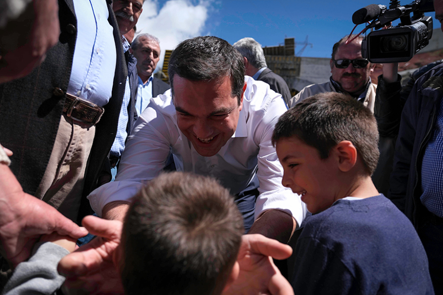 Ο Τσίπρας εγκαινιάζει... εργοτάξια στην Κρήτη