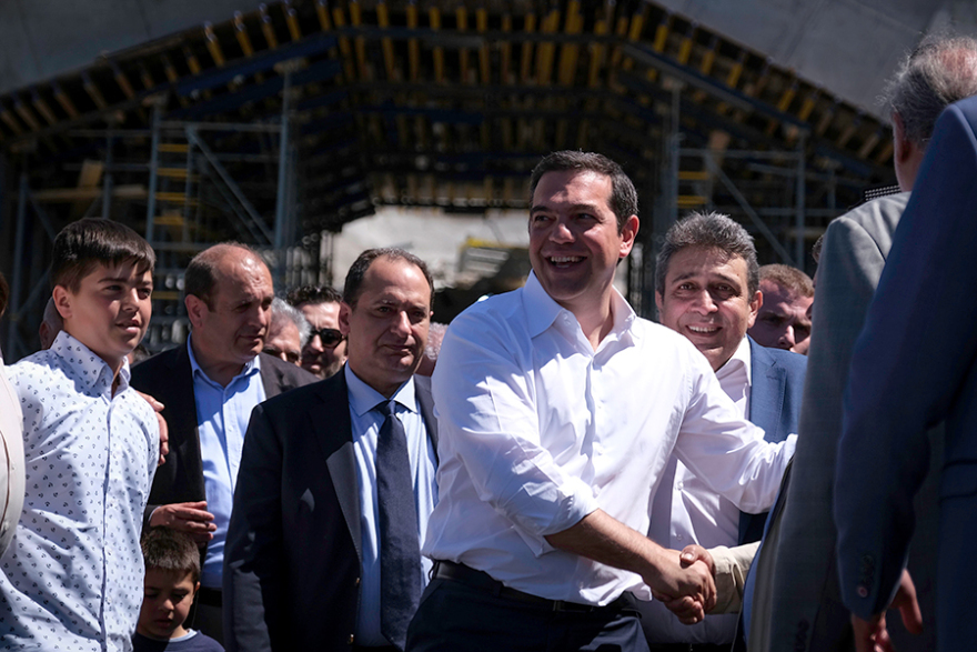 Ο Τσίπρας εγκαινιάζει... εργοτάξια στην Κρήτη