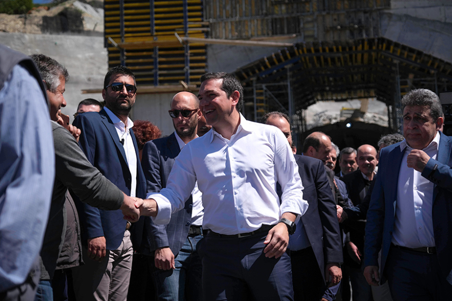 Ο Τσίπρας εγκαινιάζει... εργοτάξια στην Κρήτη