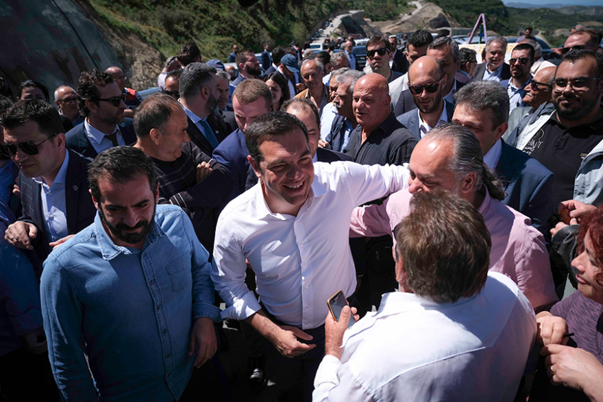 Ο Τσίπρας εγκαινιάζει... εργοτάξια στην Κρήτη