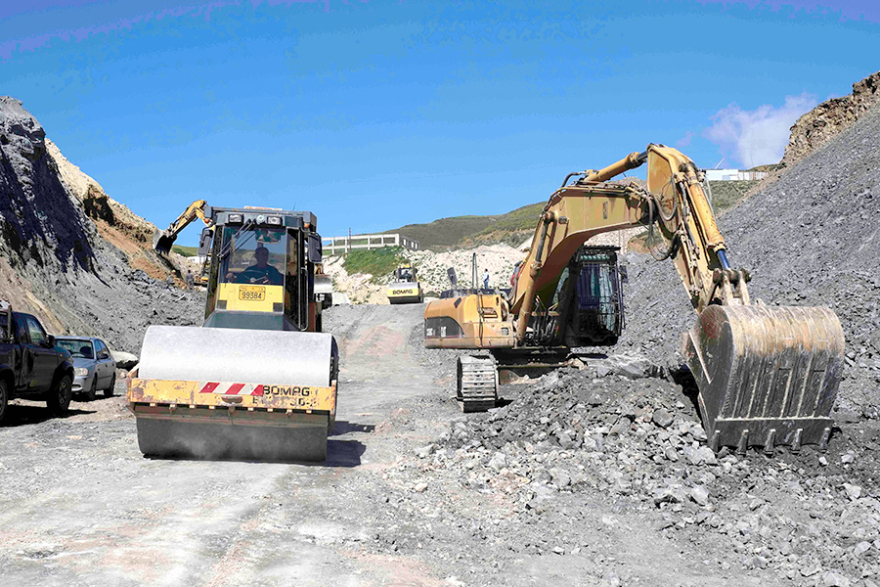 Ο Τσίπρας εγκαινιάζει... εργοτάξια στην Κρήτη