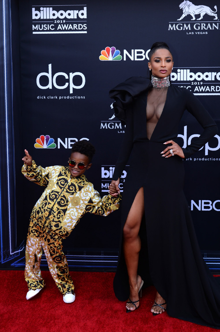 Οι πιο σέξι εμφανίσεις στα φετινά Billboard Awards 