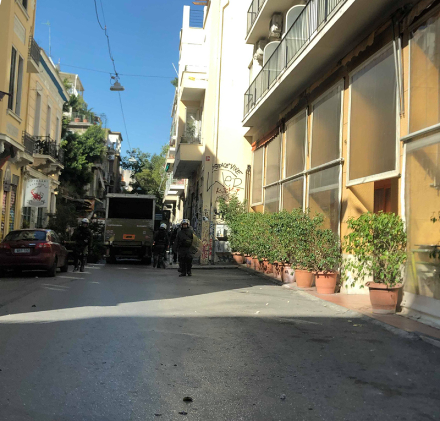 Εξάρχεια: Πολεμικό σκηνικό για ανακατάληψη κτηρίων από αναρχικούς