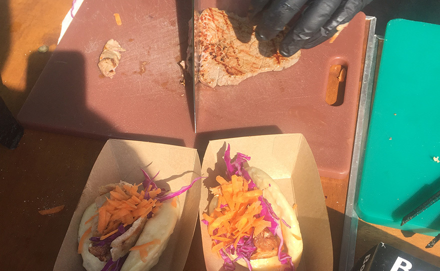 Λαβασιανό με γύρο από μανιτάρια & bao buns με γύρο από χοιρινό ή κοτόπουλο