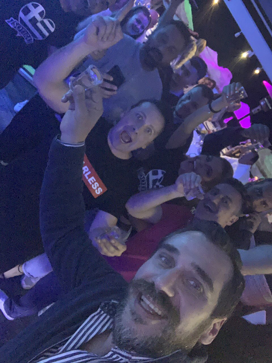 Βίντεο : Δείτε την Μαρια Μενούνος να ξεφαντώνει σε γαμήλιο πάρτι στη Κρήτη