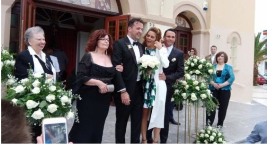 Βίντεο : Δείτε την Μαρια Μενούνος να ξεφαντώνει σε γαμήλιο πάρτι στη Κρήτη